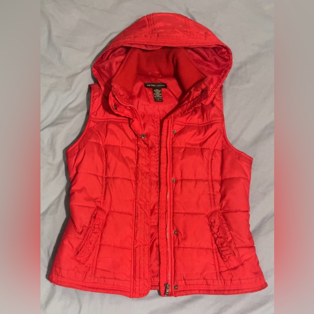 New York & Company Large Red Puffer Vest